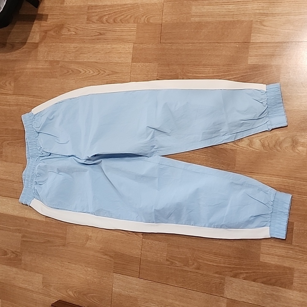 Fabletics Norah track pants color vintage blue linen size med. Inseam 26 1/2 in.